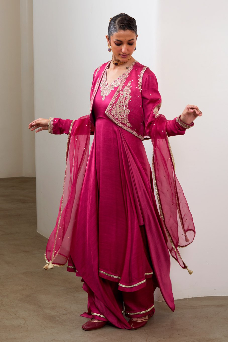 Magenta Silk Embroidered Bolero, kurta & Pant paired Pure Organza Badla Dupatta - Image 2