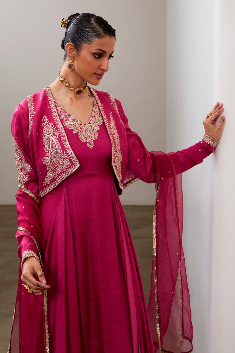 Magenta Silk Embroidered Bolero, kurta & Pant paired Pure Organza Badla Dupatta - Image 3