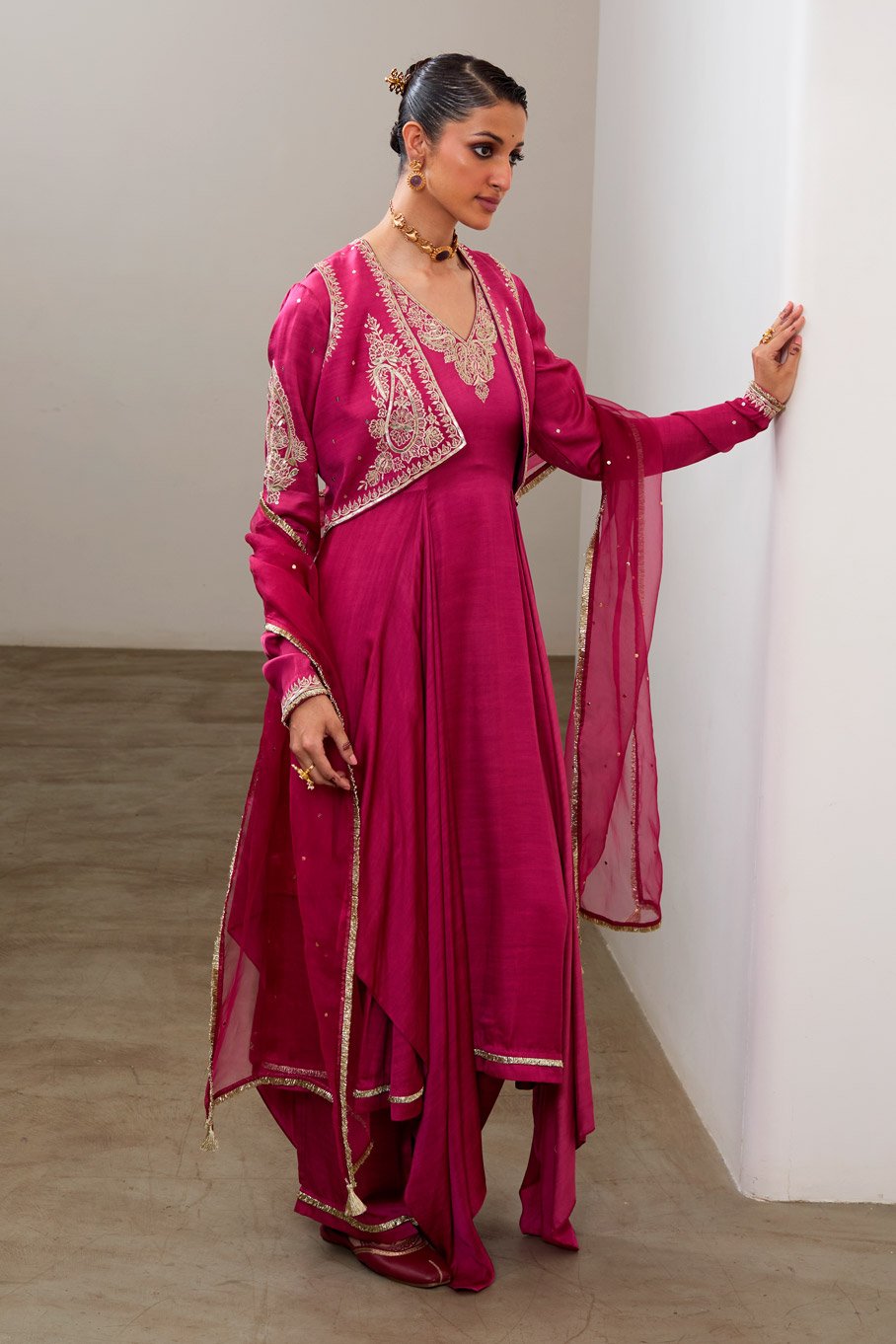 Magenta Silk Embroidered Bolero, kurta & Pant paired Pure Organza Badla Dupatta - Image 4