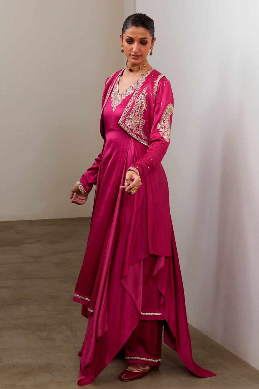 Magenta Silk Embroidered Bolero, kurta & Pant paired Pure Organza Badla Dupatta - Image 5